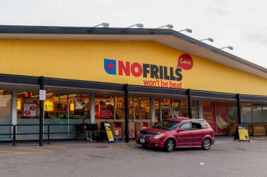 Toronto, ON, Kanada - 19 Aralık 2022: No Frills Kanada 'nın indirimli süpermarket zinciri.