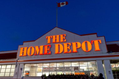 Toronto, ON, Kanada - 23 Ağustos 2023 Toronto 'daki Home Depot mağazasının tabelasına bakın