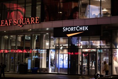 Toronto, ON, Kanada 3 Eylül 2023: Toronto 'daki Sportchek Şirketi tabelasında.