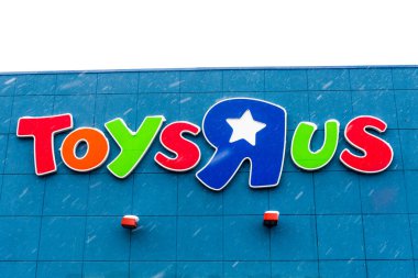 Toronto, ON, Kanada 23 Ağustos 2023: Toronto 'daki Toys R Us mağazası tabelasında.