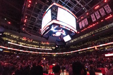 Toronto, Kanada - 07 Aralık 2022: Toronto Raptors normal sezon maçı sırasında Scotiabank Arena 'nın genel görünümü