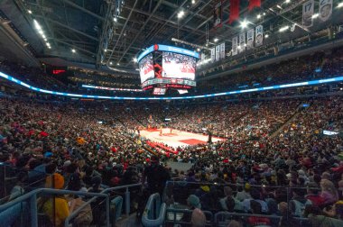 Toronto, Kanada - 07 Aralık 2022: Toronto Raptors normal sezon maçı sırasında Scotiabank Arena 'nın genel görünümü