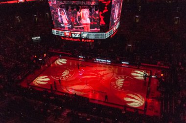 Toronto, Kanada - 07 Aralık 2022: Toronto Raptors normal sezon maçı sırasında Scotiabank Arena 'nın genel görünümü