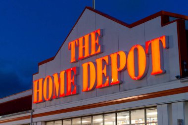Toronto, ON, Kanada - 23 Ağustos 2023 Toronto 'daki Home Depot mağazasının tabelasına bakın