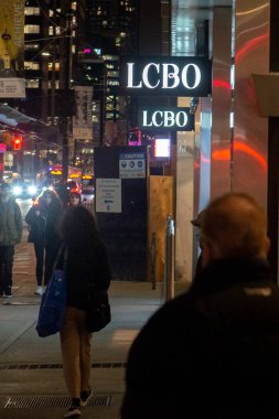 Toronto, ON, Kanada - 30 Aralık 2022: LCBO tabelasına bakın. Ontario İçki Kontrol Kurulu bir Crown şirketidir.