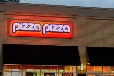 Toronto, ON, Kanada 30 Mart 2023 Toronto 'daki Hamburger restoranının tabelasına bakın..