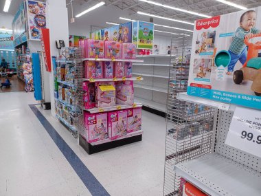 Toronto, On, Kanada - 27 Ocak 2024: Oyuncakçıdaki oyuncaklarla birlikte raflara bakın