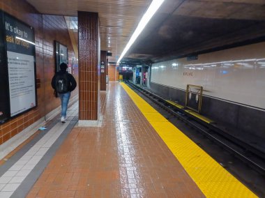Toronto, ON, Kanada - 02 Şubat 2024: Kipling metro istasyonunda (Yeşil Hat) görüntüle