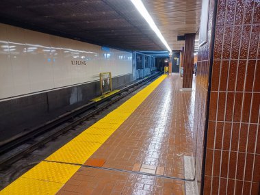 Toronto, ON, Kanada - 02 Şubat 2024: Kipling metro istasyonunda (Yeşil Hat) görüntüle