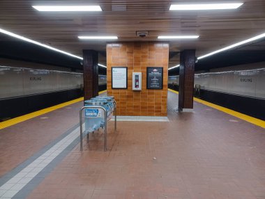 Toronto, ON, Kanada - 02 Şubat 2024: Kipling metro istasyonunda (Yeşil Hat) görüntüle