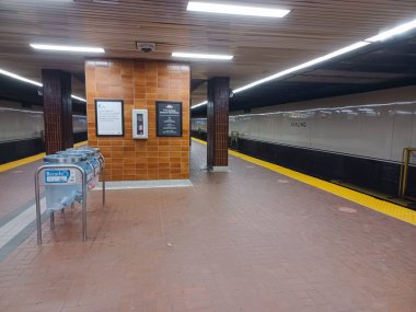 Toronto, ON, Kanada - 02 Şubat 2024: Kipling metro istasyonunda (Yeşil Hat) görüntüle
