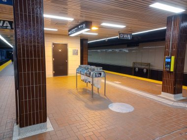 Toronto, ON, Kanada - 02 Şubat 2024: Kipling metro istasyonunda (Yeşil Hat) görüntüle