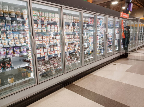 Торонто, штат Огайо, Канада - 30 января 2024 года: вид на продуктовый магазин в канадском магазине