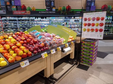 Toronto, On, Kanada - 3 Şubat 2024: Kanada mağazasındaki üretim departmanına bakın