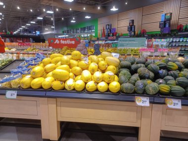 Toronto, On, Kanada - 3 Şubat 2024: Kanada mağazasındaki üretim departmanına bakın