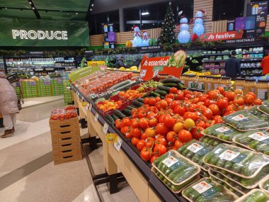 Toronto, On, Kanada - 3 Şubat 2024: Kanada mağazasındaki üretim departmanına bakın