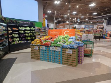 Toronto, On, Kanada - 3 Şubat 2024: Kanada mağazasındaki üretim departmanına bakın