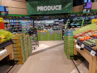 Toronto, On, Kanada - 3 Şubat 2024: Kanada mağazasındaki üretim departmanına bakın