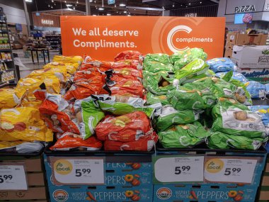 Toronto, On, Kanada - 3 Şubat 2024: Kanada mağazasındaki üretim departmanına bakın