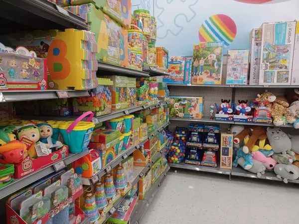 Торонто Канада Лютого 2024 Переглянути Полиці Іграшками Супермаркеті Walmart Стокове Зображення