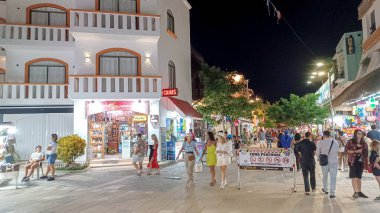 Playa del Carmen, Riviera Maya, Meksika - 15 Kasım 2023: Playa del Carmen 'deki 5.