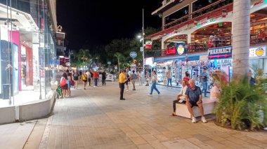 Playa del Carmen, Riviera Maya, Meksika - 15 Kasım 2023: Playa del Carmen 'deki 5.