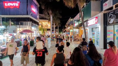 Playa del Carmen, Riviera Maya, Meksika - 15 Kasım 2023: Playa del Carmen 'deki 5.