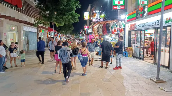 Playa del Carmen, Riviera Maya, Meksika - 15 Kasım 2023: Playa del Carmen 'deki 5.