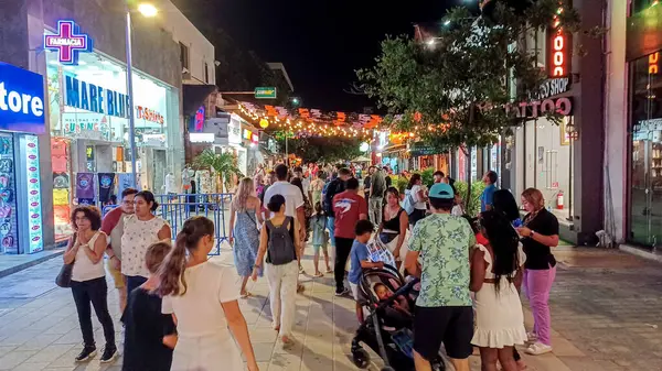 Playa del Carmen, Riviera Maya, Meksika - 15 Kasım 2023: Playa del Carmen 'deki 5.