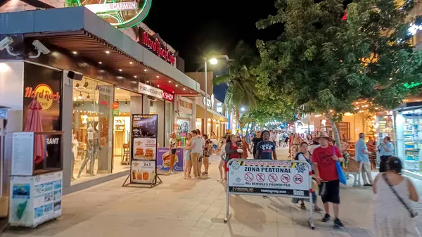 Playa del Carmen, Riviera Maya, Meksika - 15 Kasım 2023: Playa del Carmen 'deki 5.