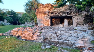 Playa del Carmen 'deki Maya harabelerine bakın.
