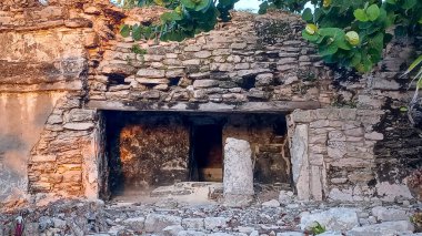 Playa del Carmen 'deki Maya harabelerine bakın.