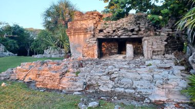 Playa del Carmen 'deki Maya harabelerine bakın.