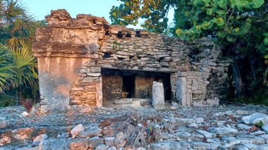 Playa del Carmen 'deki Maya harabelerine bakın.