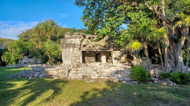 Playa del Carmen 'deki Maya harabelerine bakın.