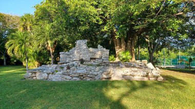 Playa del Carmen 'deki Maya harabelerine bakın.