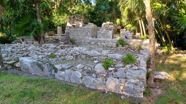Playa del Carmen 'deki Maya harabelerine bakın.