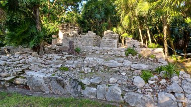 Playa del Carmen 'deki Maya harabelerine bakın.