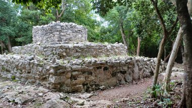 Playa del Carmen 'deki Maya harabelerine bakın.