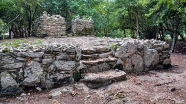 Playa del Carmen 'deki Maya harabelerine bakın.