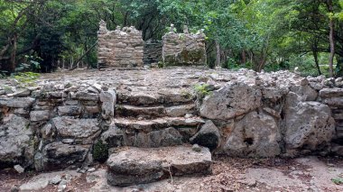 Playa del Carmen 'deki Maya harabelerine bakın.