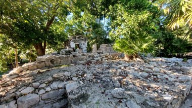 Playa del Carmen 'deki Maya harabelerine bakın.