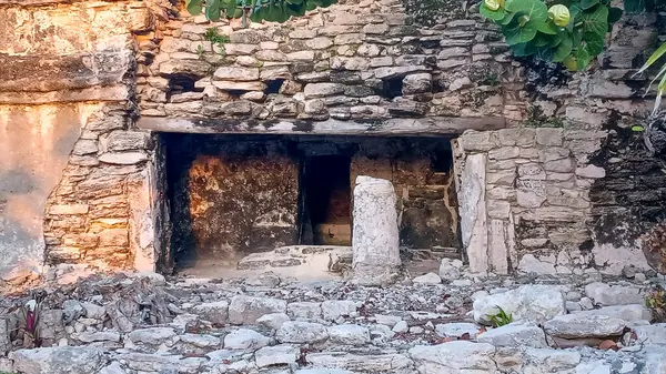 Playa del Carmen 'deki Maya harabelerine bakın.