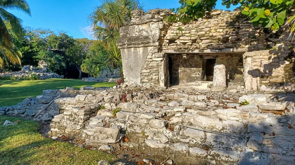 Playa del Carmen 'deki Maya harabelerine bakın.