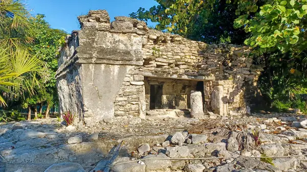 Playa del Carmen 'deki Maya harabelerine bakın.