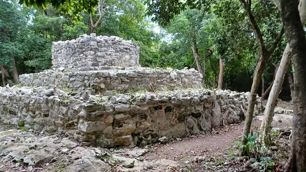 Playa del Carmen 'deki Maya harabelerine bakın.