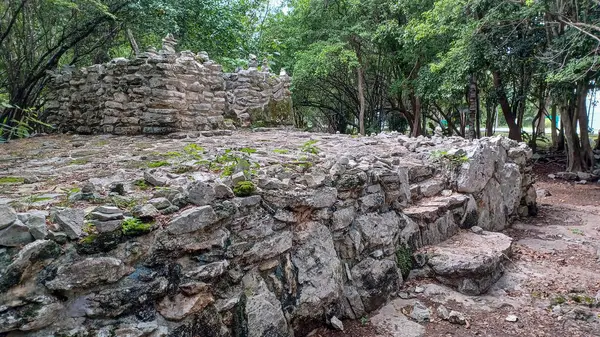 Playa del Carmen 'deki Maya harabelerine bakın.