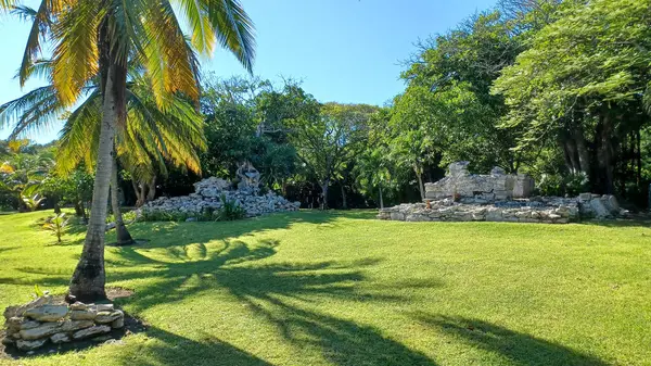 Playa del Carmen 'deki Maya harabelerine bakın.