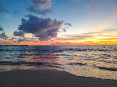 Güneş doğarken Karayip Denizi 'ni seyret