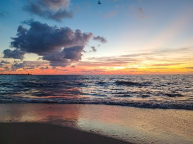 Güneş doğarken Karayip Denizi 'ni seyret